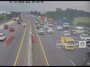 Video: Tol Jakarta-Cikampek Padat, Contraflow KM 47-KM 65 Diberlakukan