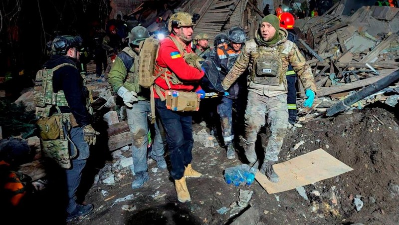 Firefighters work at a site of a Russian missile strike, amid Russia's attack on Ukraine, in Dnipropetrovsk region, Ukraine December 25, 2024.  Press service of the State Emergency Service of Ukraine in Dnipropetrovsk region/Handout via REUTERS ATTENTION EDITORS - THIS IMAGE HAS BEEN SUPPLIED BY A THIRD PARTY. WATERMARK FROM SOURCE.