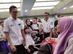 Tinjau Stasiun Pasar Senen, Wamen BUMN Dapat Keluhan Kebersihan Toilet