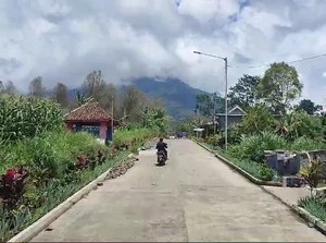 Jalan Desa yang Dibangun Bos Bakso Asal Malang Rusak Sejak Lama