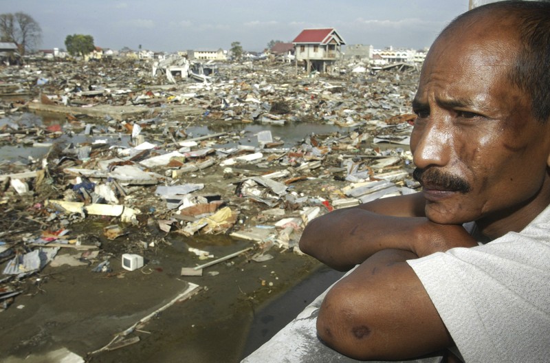Rumah-rumah yang hancur terlihat dalam pemandangan udara kota Meulaboh di provinsi Aceh, Indonesia, yang diratakan oleh gelombang pasang, pada hari Sabtu, 1 Januari 2005. (AP Photo/Dudi Anung, File)