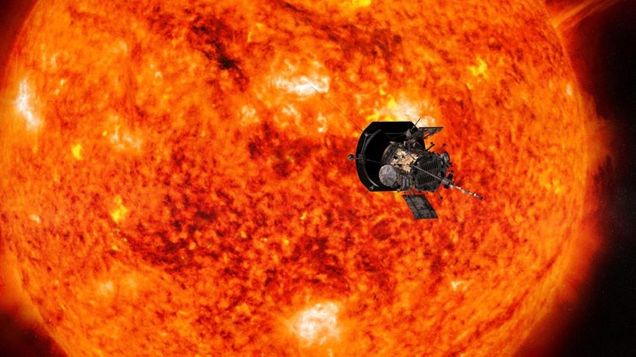 Konsep artistik tahun 2018 menunjukkan wahana antariksa Parker Solar Probe terbang ke atmosfer luar Matahari, yang disebut korona, dalam misi untuk membantu para ilmuwan mempelajari lebih lanjut tentang Matahari. (via REUTERS/NASA/Johns Hopkins APL/Steve Gri)