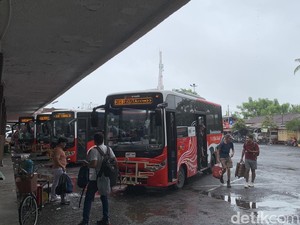 Trans Metro Dewata Ramai Penumpang di Ubung Saat Libur Nataru