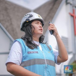 Jaga Instalasi Listrik, Srikandi PLN Ini Terangi Perayaan Nataru