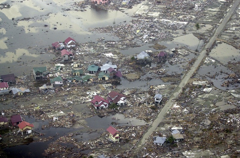 Rumah-rumah yang hancur terlihat dalam pemandangan udara kota Meulaboh di provinsi Aceh, Indonesia, yang diratakan oleh gelombang pasang, pada hari Sabtu, 1 Januari 2005. (AP Photo/Dudi Anung, File) Rumah-rumah yang hancur terlihat dalam pemandangan udara kota Meulaboh di provinsi Aceh, Indonesia, yang diratakan oleh gelombang pasang, pada hari Sabtu, 1 Januari 2005. (AP Photo/Dudi Anung, File)