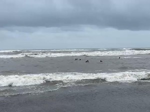 3 Wisatawan Asal Kediri Terseret Ombak di Pantai Parangtritis