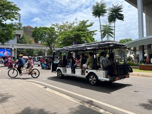 H+1 Natal, Taman Mini Ramai Dikunjungi Wisatawan Sejak Pagi Tadi