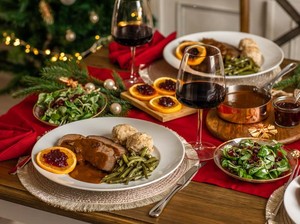Apakah Boleh Umat Muslim Ikut Jamuan Makan di Acara Natal?