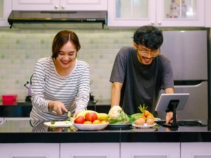Sweet! Suami Ini Puji Hasil Masakan Istri hingga Bikin Netizen Iri