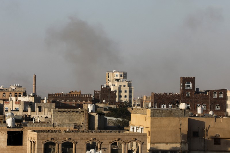 Suasana usai serangan Israel di dekat bandara Sanaa, Yaman, Kamis (26/12/2024). (REUTERS/Yemen TV) Suasana usai serangan Israel di dekat bandara Sanaa, Yaman, Kamis (26/12/2024). (REUTERS/Yemen TV)
