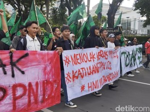 Seloroh Mahasiswa Tak Bisa Makan Warteg Rp 10 Ribu Jika PPN 12%