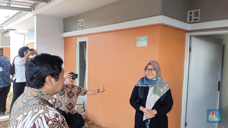 Menteri Perumahan dan Kawasan Pemukiman (PKP), Maruarar Sirait melakukan kunjungan ke perumahan subsidi Graha Arraya yang berlokasi di Cibungbulang, Kabupaten Bogor pada Jumat (27/12/2024). (CNBC Indonesia/Ferry Sandi)