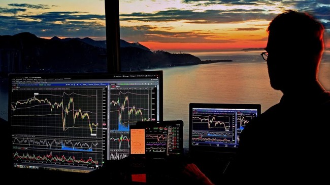 Intip Prospek Emiten EBT di Tengah Dinamika Indeks Global