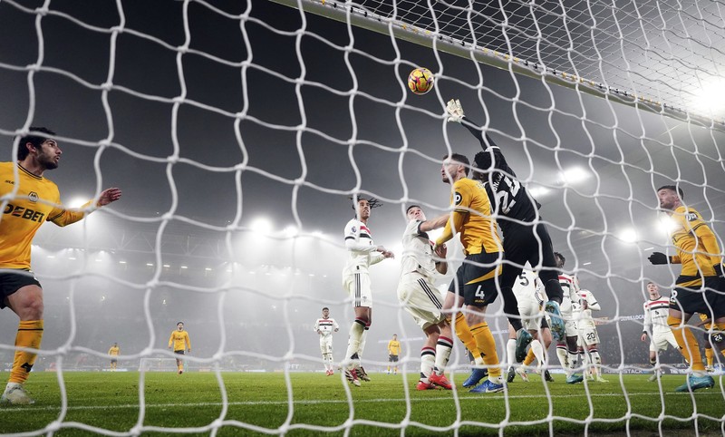 pertandingan sepak bola Liga Primer Inggris antara Wolverhampton Wanderers dan Manchester United di Stadion Molineux, Wolverhampton, Inggris, Kamis (26/12/2024). (David Davies/PA via AP)