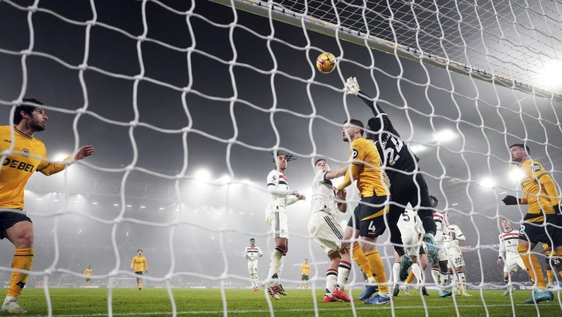 pertandingan sepak bola Liga Primer Inggris antara Wolverhampton Wanderers dan Manchester United di Stadion Molineux, Wolverhampton, Inggris, Kamis (26/12/2024). (David Davies/PA via AP)