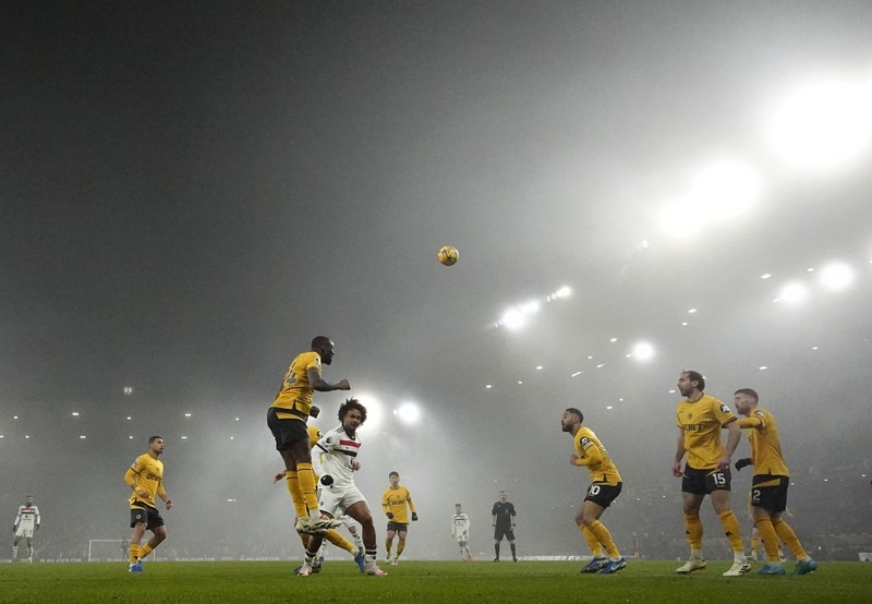pertandingan sepak bola Liga Primer Inggris antara Wolverhampton Wanderers dan Manchester United di Stadion Molineux, Wolverhampton, Inggris, Kamis (26/12/2024). (David Davies/PA via AP)