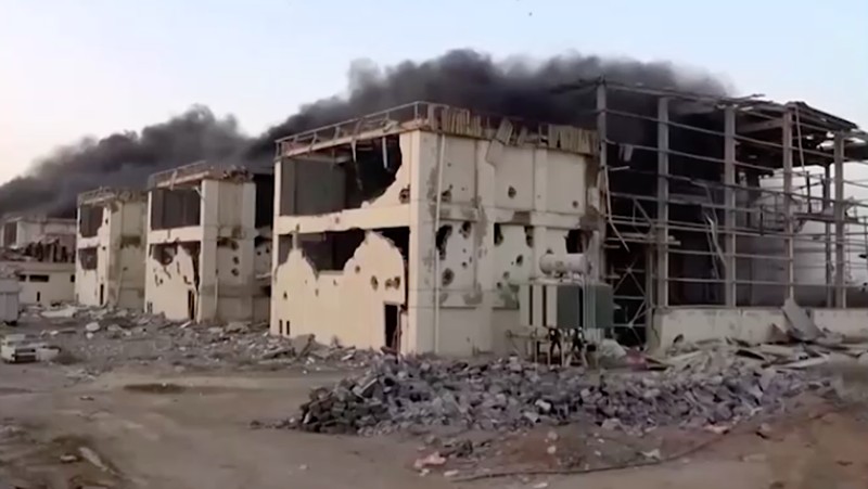 Suasana usai serangan Israel di dekat bandara Sanaa, Yaman, Kamis (26/12/2024). (REUTERS/Yemen TV)