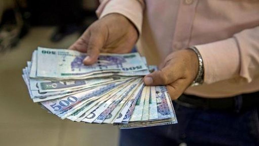 Uang Riyal. (AHMAD AL-BASHA / AFP)