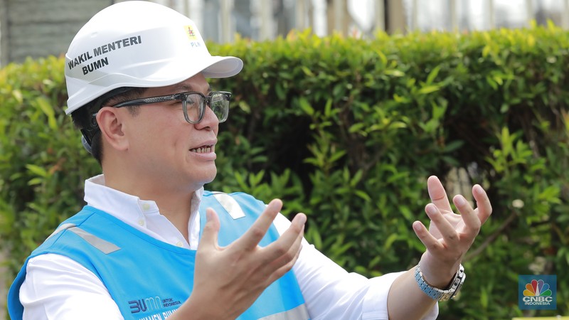 Petugas PLN melakukan inspeksi peralatan di GITET 500 Kv Gardu Induk Gandul, Depok, Jawa Barat, Jumat (27/12/2024). (CNBC Indonesia/Muhamad Sabki) Petugas PLN melakukan inspeksi peralatan di GITET 500 Kv Gardu Induk Gandul, Depok, Jawa Barat, Jumat (27/12/2024). (CNBC Indonesia/Muhamad Sabki)