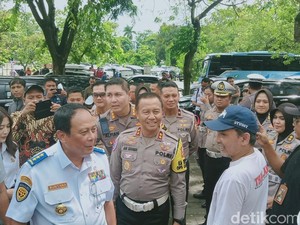 Kakorlantas-Wamenhub Cek Kondisi Bus Wisata di Candi Prambanan