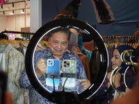 Menteri Koordinator Bidang Perekonomian Airlangga Hartarto saat meluncurkan program Hari Belanja Online Nasional (HARBOLNAS) pada Jumat (6/12/2024). (Dok. Kemenko Perekonomian)