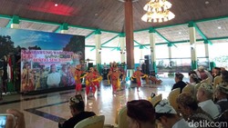 Tari Bedaya Pakungwati -Topeng Meriahkan Pentas Seni Keraton Kasepuhan