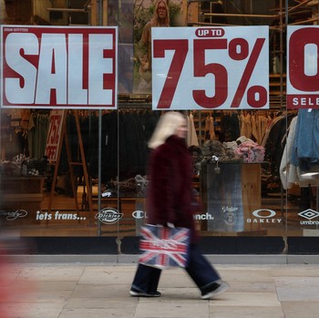 Potret Warga Berburu Diskon Boxing Day di Tengah Ekonomi Sulit