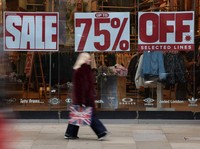 Potret Warga Berburu Diskon Boxing Day di Tengah Ekonomi Sulit