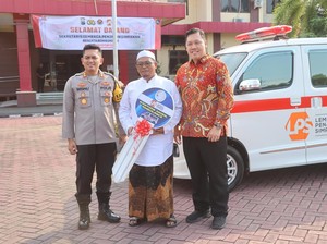 Pondok Raudatul Quran Al-Mashuri Probolinggo Terima Ambulans dari LPS