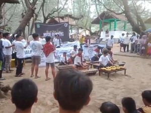 Pemkab Sumenep Suguhkan Pertunjukan Tongtong di Pantai Slopeng & Lombang