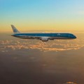 Pesawat Boeing KLM Mendarat Darurat, Asap Keluar dari Mesin