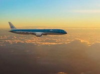 Pesawat Boeing KLM Mendarat Darurat, Asap Keluar dari Mesin