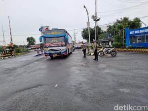 Arus Lalin Simpang Mengkreng Kediri Ramai Lancar