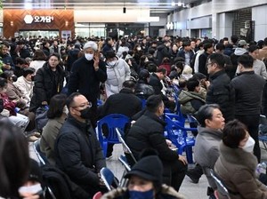Tangisan Keluarga Korban Tewas Kecelakaan Jeju Air Pecah di Bandara Muan