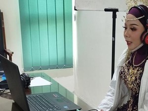 Tes CPNS Kemenag Bertepatan Hari Pernikahan, Wanita Ini Ujian Pakai Gaun Pengantin