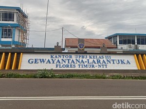 Gunung Lewotobi Meletus, Bandara Gewayantana Larantuka Ditutup