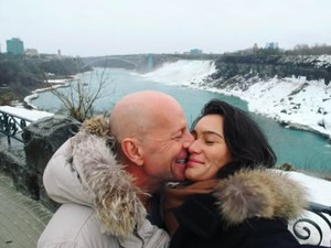 Istri Bruce Willis Ungkap Curhat Sedih Rayakan Anniversary Saat Suami Demensia