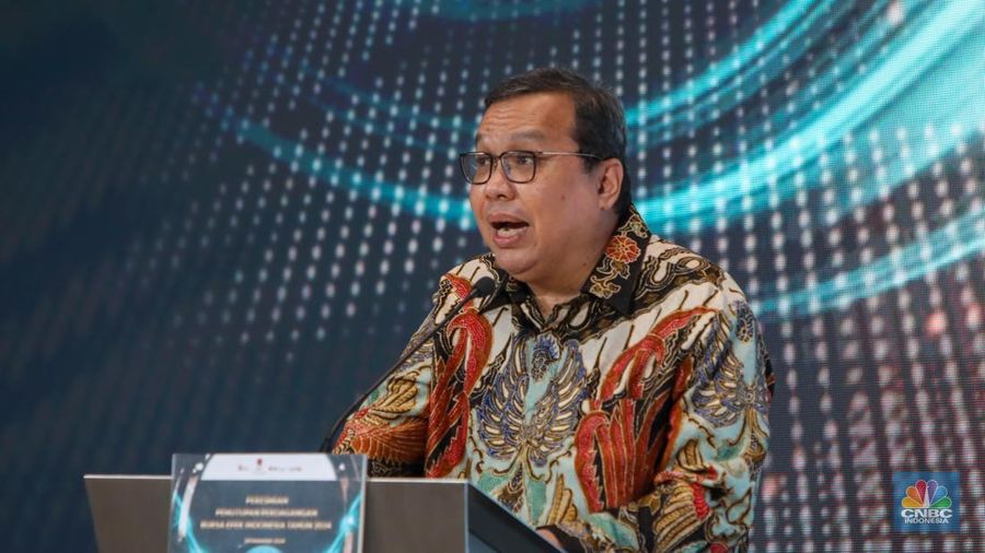 Direktur Utama Bursa Efek Indonesia (BEI), Iman Rachman menyampaikan laporan kinerja pasar modal saat Peresmian Penutupan Perdagangan Tahun 2024 di gedung BEI, Jakarta, Senin (30/12/2024). (CNBC Indonesia/Faisal Rahman)