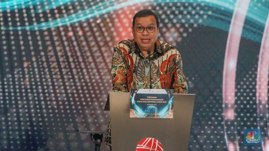 Direktur Utama Bursa Efek Indonesia (BEI), Iman Rachman menyampaikan laporan kinerja pasar modal saat Peresmian Penutupan Perdagangan Tahun 2024 di gedung BEI, Jakarta, Senin (30/12/2024). (CNBC Indonesia/Faisal Rahman)