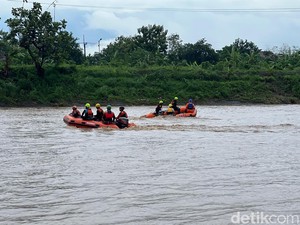 Pencarian Disetop, Pemuda Mojokerto yang Terjun ke Sungai Belum Ditemukan