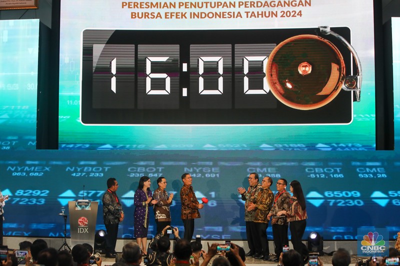 IHSG pada akhir perdagangan tahun 2024 ditutup menguat 0,62% ke posisi 7.079,9. IHSG masih berada di level psikologis 7.000.  (CNBC Indonesia/Faisal Rahman)