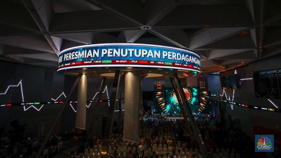 IHSG pada akhir perdagangan tahun 2024 ditutup menguat 0,62% ke posisi 7.079,9. IHSG masih berada di level psikologis 7.000.  (CNBC Indonesia/Faisal Rahman)