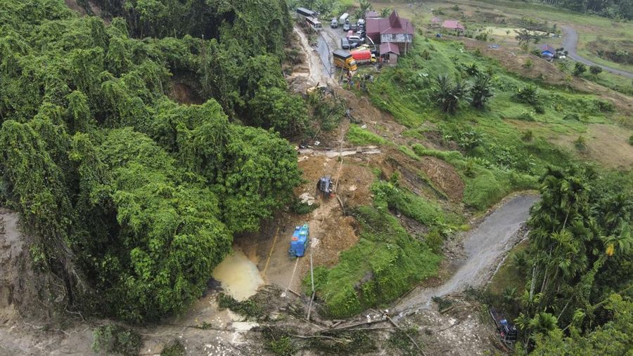Wreckage of vehicles rest on a road that was hit by a landslide that killed multiple people in Deli Serdang, North Sumatra, Indonesia, Thursday, Nov. 28, 2024. (AP Photo/Binsar Bakkara)