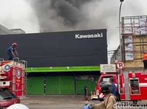 Dealer Motor di Jambi Terbakar, Diduga Akibat Korsleting Kompresor