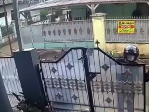 Video Maling Gasak Emas Rp 35 Juta di Bekasi: Assalamualaikum, Paket