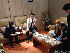 BNN Kepri Tes Urine Pilot dan Pramugari di Bandara Batam