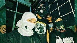 Viral Usai Tendang Kepala Penonton, Vokalis Band Hardcore Ini Minta Maaf
