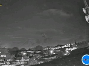 Gunung Marapi Erupsi Lagi Malam Ini, Terdengar Dentuman Keras