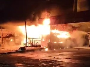 Kebakaran di Dekat Polsek Biringkanaya Makassar, Damkar Dikerahkan ke Lokasi