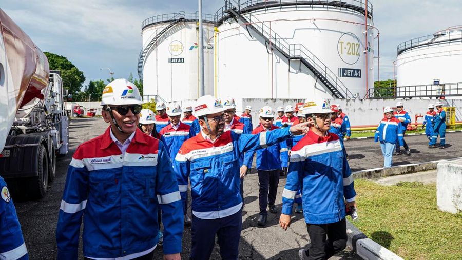 Komut Pertamina tinjau Sarfas BBM dan LPG di Bali. (Dok Pertamina)